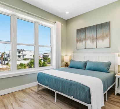 Main level bedroom