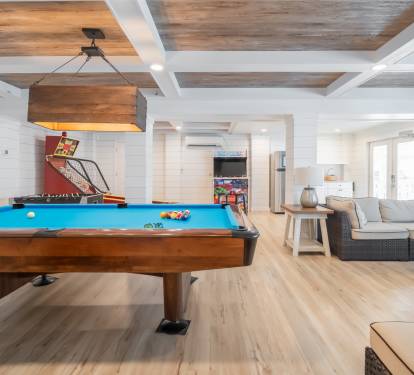 1100 sf game room