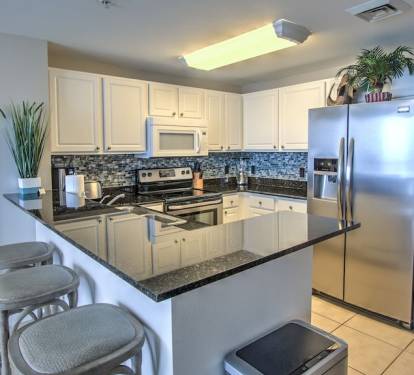Kitchen & breakfast bar