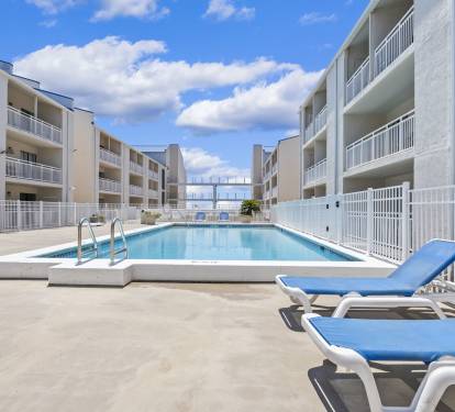1st floor pool