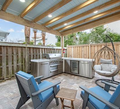Outdoor Kitchenette with Propane Grill