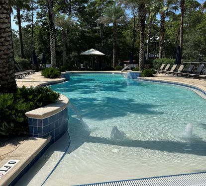 Community pool, shared only with guests & owners of Creek Park at Magnolia. Zero entry with water features, plenty of outdoor seating and seasonally heated.