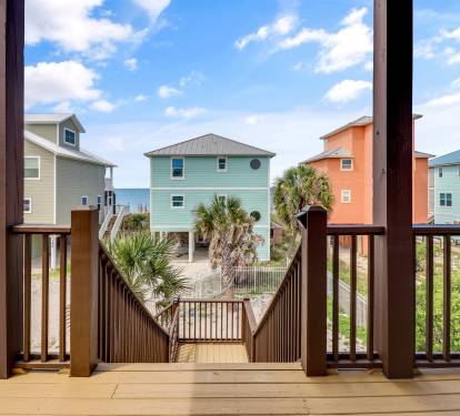 Oceanview deck with closing gate