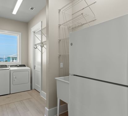 3rd Floor Wash Room Off Living