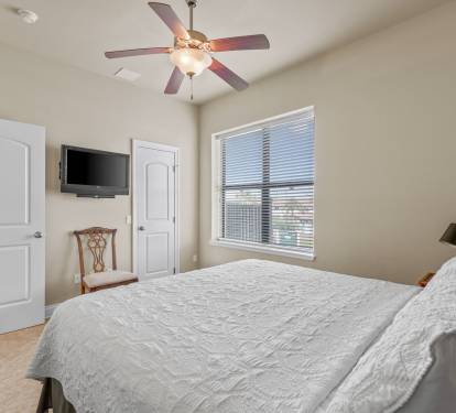 Guest Bedroom 1 (King)