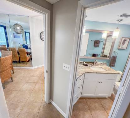 Primary en-suite entry