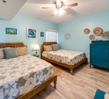 second bedroom- 2 queen beds
