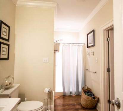 2nd Master/Main Bathroom
