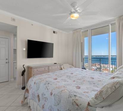 2nd King En-Suite w/ Balcony