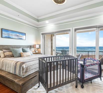 Main king bedroom with crib and pack n play
