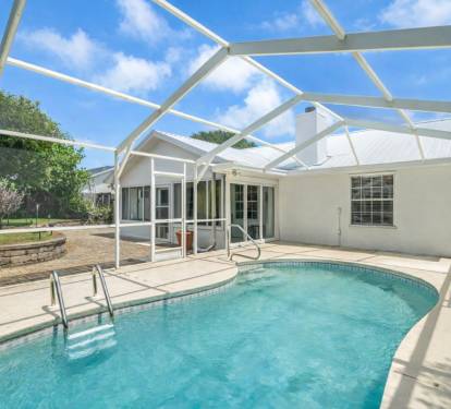 Lanai-covered saltwater pool