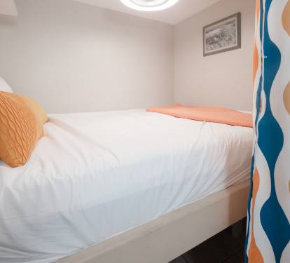 Bunk Room - Queen Bed