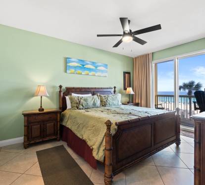 Master bedroom, king size bed