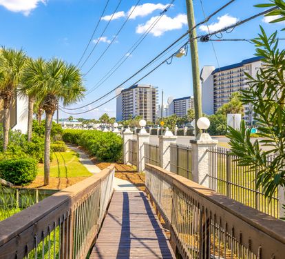 Beach access walkway