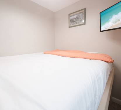Bunk Room - Queen Bed