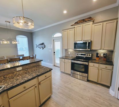 Open dining/kitchen