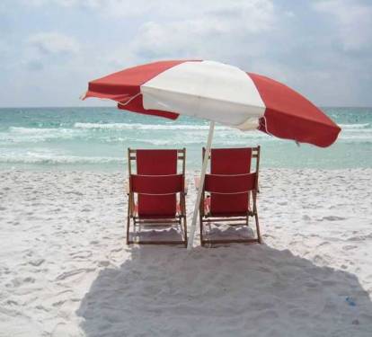 beach service March-October Endless Beach Days Ahead - Bring your towels, set
up your spot, and enjoy the soft white sand and
clear Gulf waters just a short stroll away