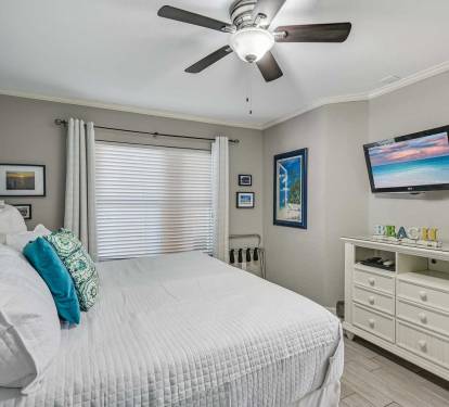 Extra Comfort + Cable TV - Stream your favorites or
catch the morning news without leaving the
comfort of bed.