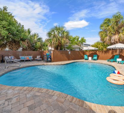 Float, lounge, or cannonball! The full-width kidney pool fits floaties, turquoise chaise loungers, and every member of your
group with room to spare.
