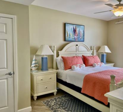 Primary king size Gulf front bedroom