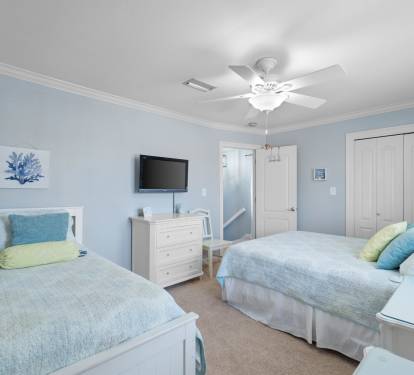 Guest Bedroom (Queen & Twin)