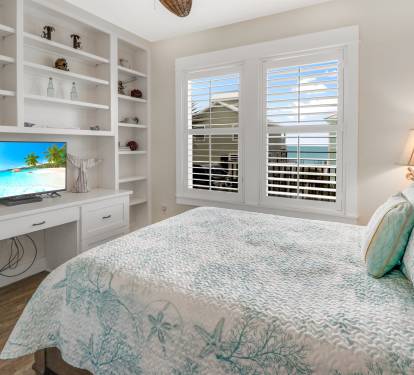 Queen bedroom downstairs