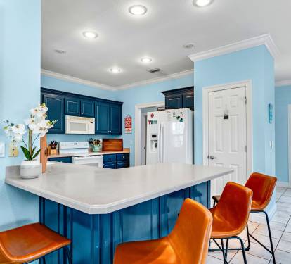 kitchen with counter seating