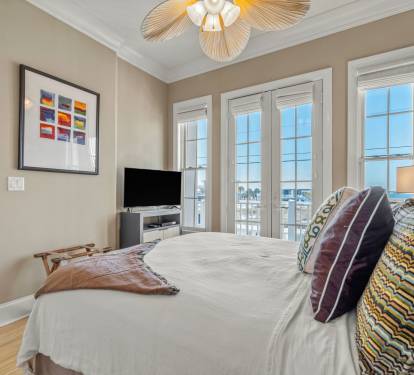 2nd Floor Guest Bedroom (Queen)