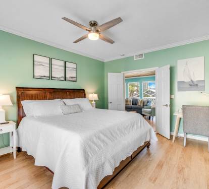 Master suite comes with an amazingly soft and comfy memory foam king bed, desk space, en suite with double sinks and a tub/shower combo.