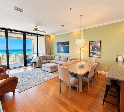 Living Room/Dining Area