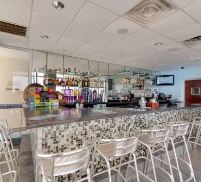 H2O Bar and Grill