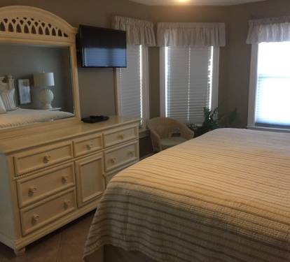 Master Dresser/TV/Window to Ocean
