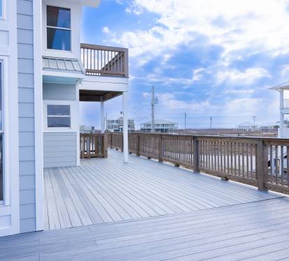 West facing dock with Lagoon and Gulf Views. Gulf Beach access across the street. Cargo lift for convenience
