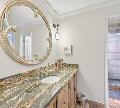 Guest Bathroom, hall and bedroom access