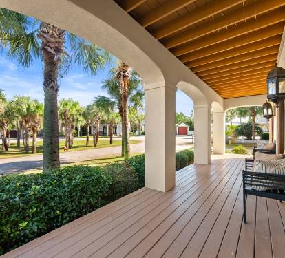 Spacious bottom level porch in quiet community