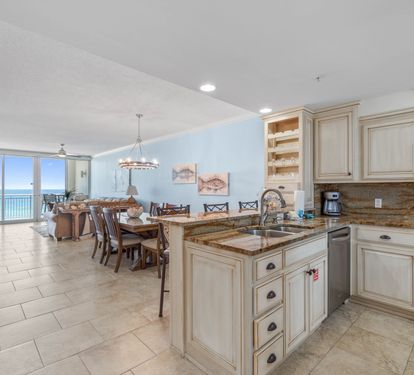 Kitchen/Entrance