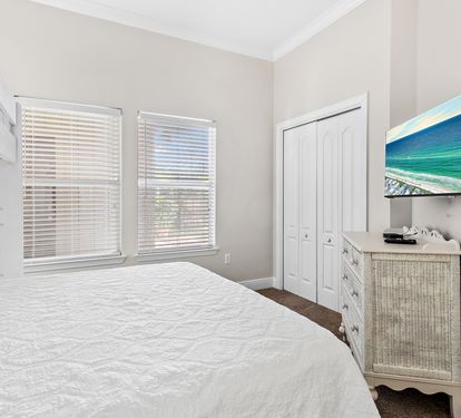 Queen/bunk bedroom