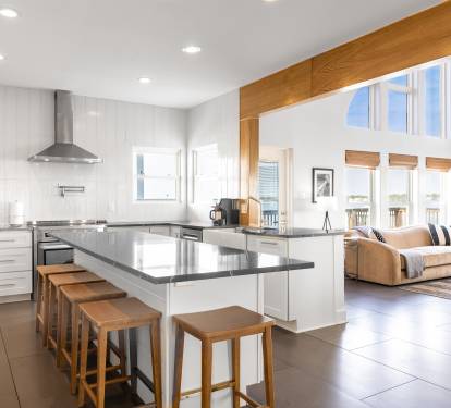 Fully Equipped Kitchen seats 5