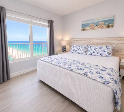 Beach-view king-suite bedroom with an en-suite.  Features a ceiling fan and a Roku TV 