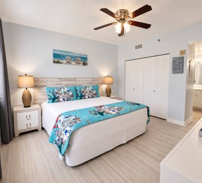 Beach views king suite bedroom with an en-suite.  Features a ceiling fan and a Roku TV 