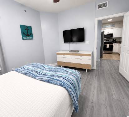 Beach views Queen bedroom with a private door to a shared bathroom.  Features a ceiling fan and a Roku TV 