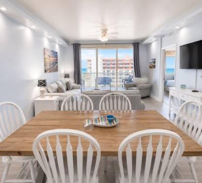 Dining room table sits 6 and 4 at the kitchen counter 