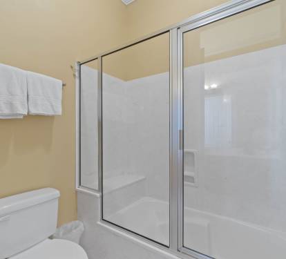Guest Bathroom 2 (Jack n Jill)