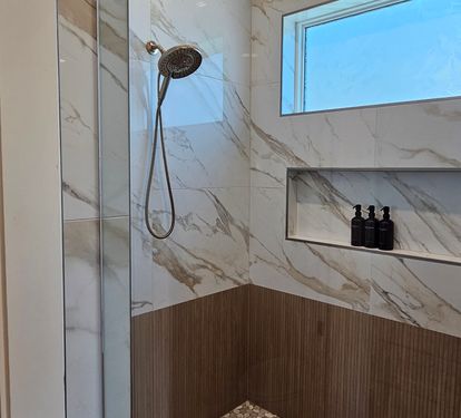 King Ensuite 1 Shower