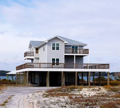 Front of home faces Gulf views