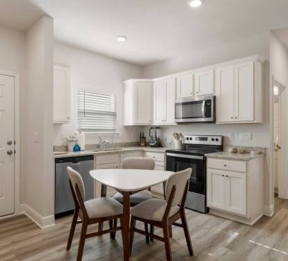 MIL suite kitchen: Full Kitchen with comfortable dining seating for 3