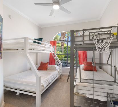 Bunk bed room (sleeps up to 5)