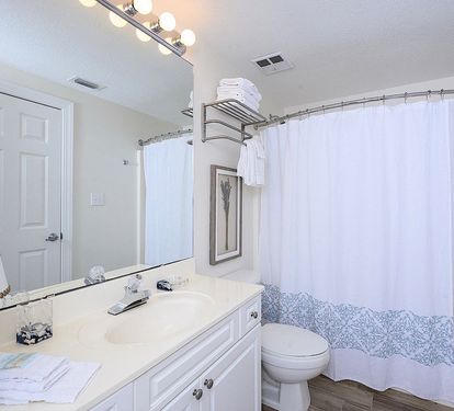 Hallway King Bathroom