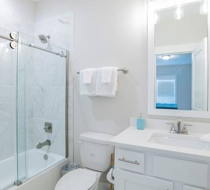 King Guest Bath