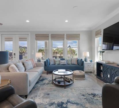 Make Yourself at Home & Relax in Your Waterfront Newly Furnished Beach Retreat 